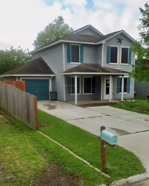 1127 Christmas Point Dr, Bacliff, TX 77518
