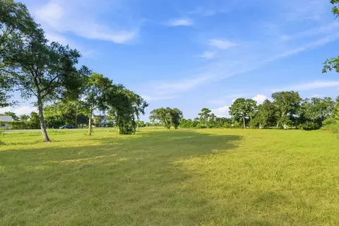 6255 Main St, Hitchcock, TX 77563