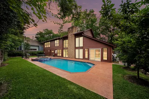 1019 Ridgeley Dr, Hilshire Village, TX 77055