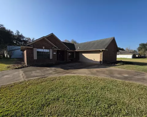 2571 Pinehurst Dr, West Columbia, TX 77486