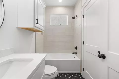 Bath - 5034 Toscana Loop, Bryan, TX 77802 photo 4 of 6