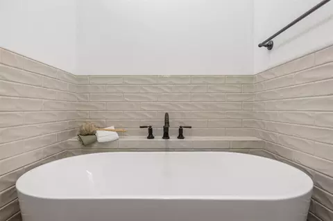 Bath - 5034 Toscana Loop, Bryan, TX 77802 photo 2 of 6