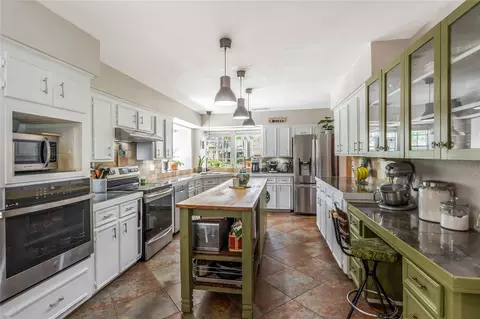 Kitchen - 6411 Northway Dr, Spring, TX 77389 photo 3 of 5