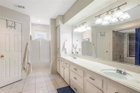 Bath - 6411 Northway Dr, Spring, TX 77389 photo 2 of 4