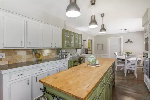 Kitchen - 6411 Northway Dr, Spring, TX 77389 photo 4 of 5