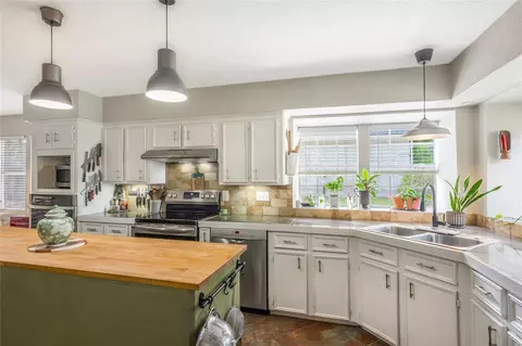 Kitchen - 6411 Northway Dr, Spring, TX 77389 photo 2 of 5