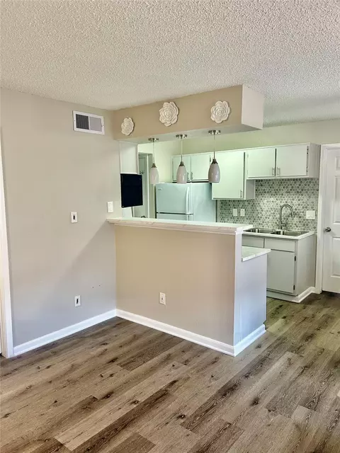 12660 Ashford Point Dr #608, Houston, TX 77082