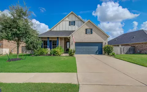 2002 Village Orchard Ln, Brookshire, TX 77423