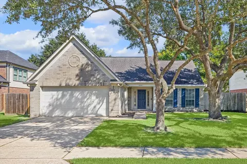 3909 Greenwood Dr, Pearland, TX 77584