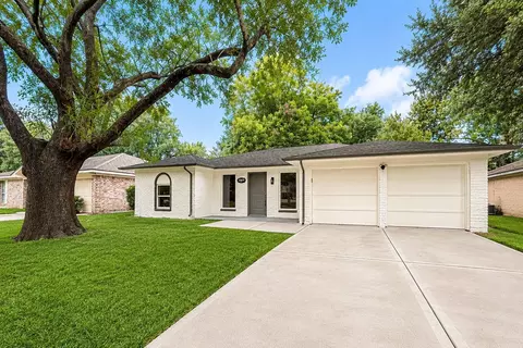 13619 Elm Ct, Sugar Land, TX 77498