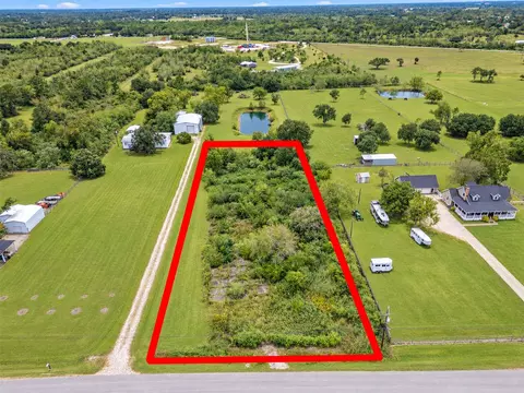 930 Lilley Rd, Alvin, TX 77511