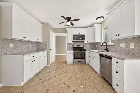 Kitchen - 5631 Roserock Ln, Spring, TX 77379 photo 2 of 7