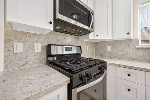 Kitchen - 5631 Roserock Ln, Spring, TX 77379 photo 7 of 7
