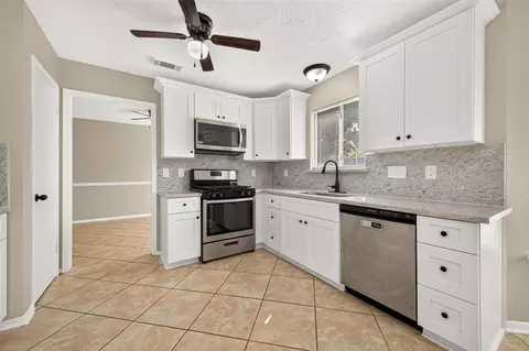 Kitchen - 5631 Roserock Ln, Spring, TX 77379 photo 3 of 7