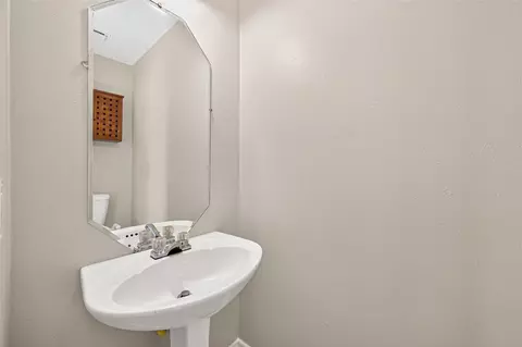 Bath - 5631 Roserock Ln, Spring, TX 77379 photo 1 of 8