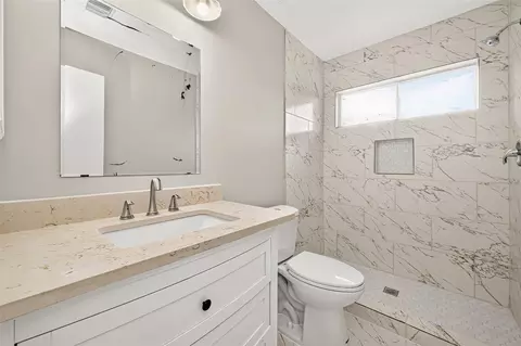 Bath - 5631 Roserock Ln, Spring, TX 77379 photo 7 of 8
