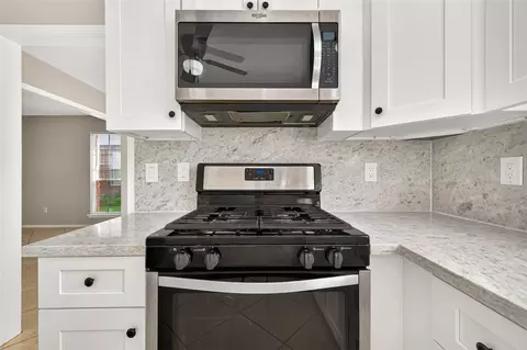 Kitchen - 5631 Roserock Ln, Spring, TX 77379 photo 5 of 7