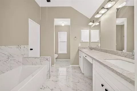 Bath - 5631 Roserock Ln, Spring, TX 77379 photo 5 of 8