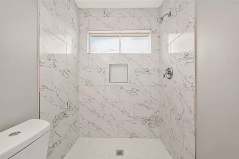 Bath - 5631 Roserock Ln, Spring, TX 77379 photo 8 of 8