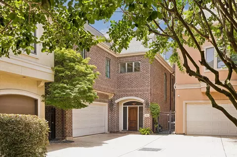 28 Hackberry Ln #C, Houston, TX 77027