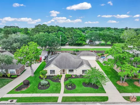 1007 Sable Dr, Friendswood, TX 77546