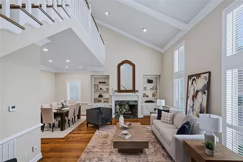 1723 Nantucket Dr, Houston, TX 77057