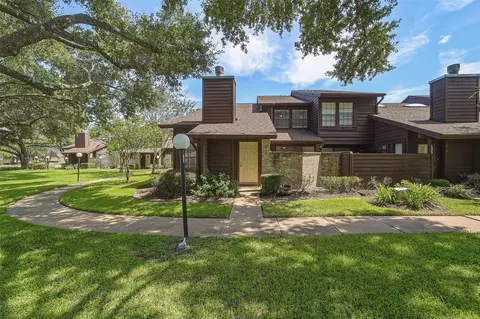 2611 Grants Lake Blvd #214, Sugar Land, TX 77479