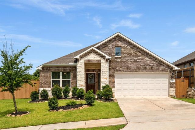 725 Yellow Birch Ln, Conroe, TX 77304