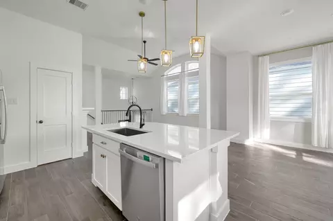 Kitchen - 560 Red Cascade Trl, Willis, TX 77318 photo 2 of 2