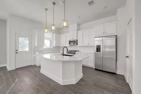Kitchen - 560 Red Cascade Trl, Willis, TX 77318 photo 1 of 2