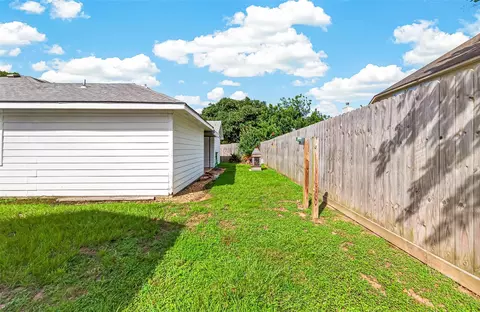 Exterior - 12007 Viola Ct, Pinehurst, TX 77362 photo 6 of 9