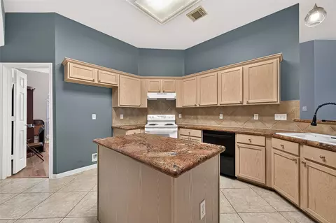 Kitchen - 12007 Viola Ct, Pinehurst, TX 77362 photo 8 of 8