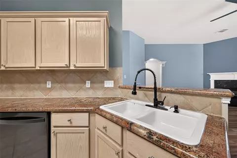 Kitchen - 12007 Viola Ct, Pinehurst, TX 77362 photo 3 of 8