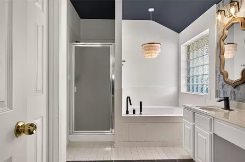 Bath - 12007 Viola Ct, Pinehurst, TX 77362 photo 4 of 4