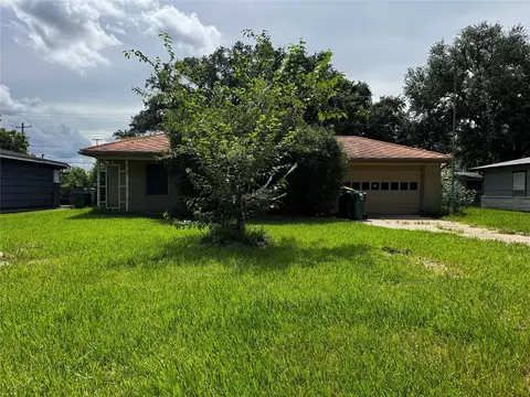 1402 Melody Dr, La Marque, TX 77568
