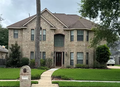 4512 Park Shadow Dr, Baytown, TX 77521