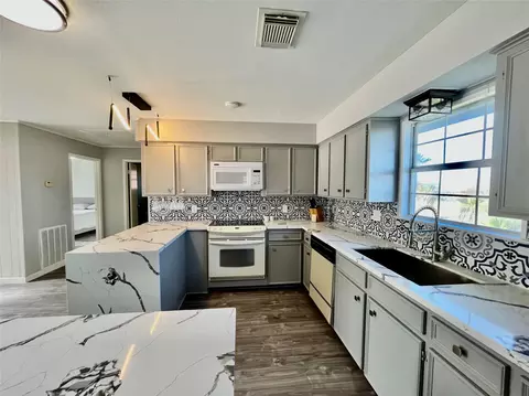 Kitchen - 610 Seashell Dr, Surfside Beach, TX 77541 photo 6 of 10