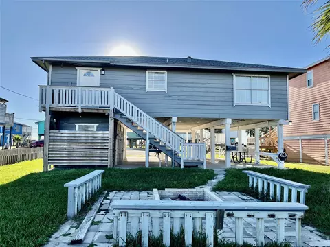 Exterior - 610 Seashell Dr, Surfside Beach, TX 77541 photo 6 of 7