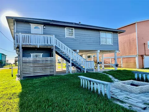 Exterior - 610 Seashell Dr, Surfside Beach, TX 77541 photo 5 of 7