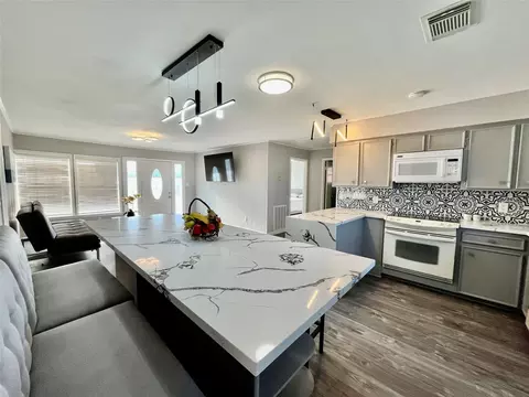 Kitchen - 610 Seashell Dr, Surfside Beach, TX 77541 photo 8 of 10