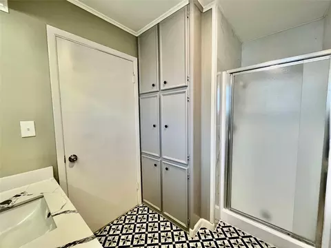 Bath - 610 Seashell Dr, Surfside Beach, TX 77541 photo 5 of 5