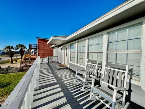 Exterior - 610 Seashell Dr, Surfside Beach, TX 77541 photo 4 of 7
