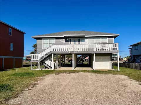 610 Seashell Dr, Surfside Beach, TX 77541