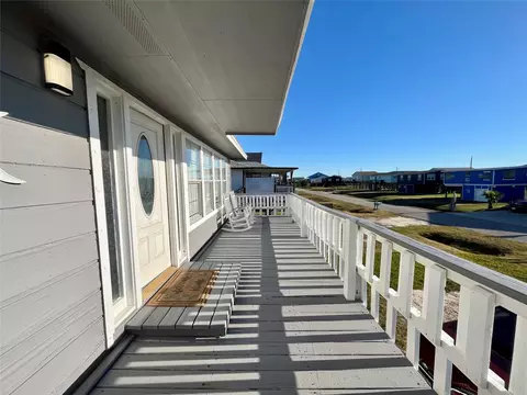 Exterior - 610 Seashell Dr, Surfside Beach, TX 77541 photo 3 of 7