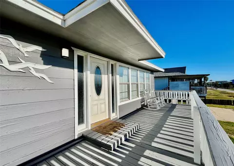 Exterior - 610 Seashell Dr, Surfside Beach, TX 77541 photo 2 of 7