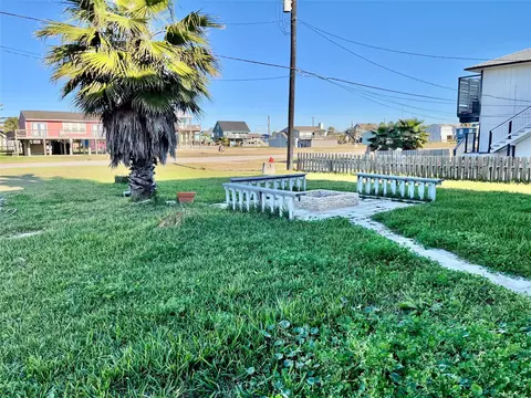 Exterior - 610 Seashell Dr, Surfside Beach, TX 77541 photo 7 of 7