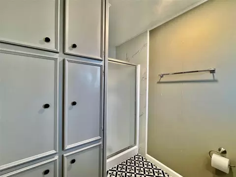Bath - 610 Seashell Dr, Surfside Beach, TX 77541 photo 3 of 5