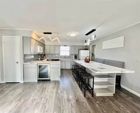 Kitchen - 610 Seashell Dr, Surfside Beach, TX 77541 photo 9 of 10