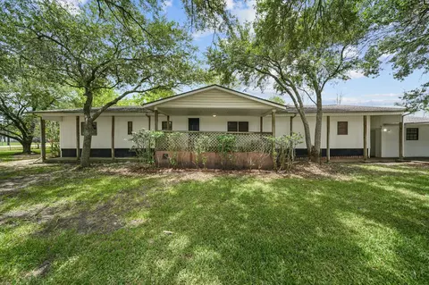 3932 Allen Rd, Pearland, TX 77584