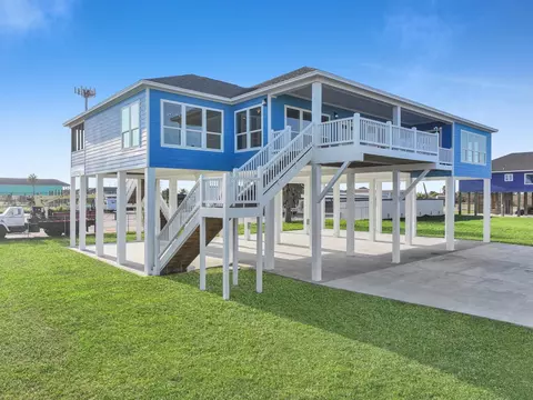 979 Oneal Rd, Crystal Beach, TX 77650
